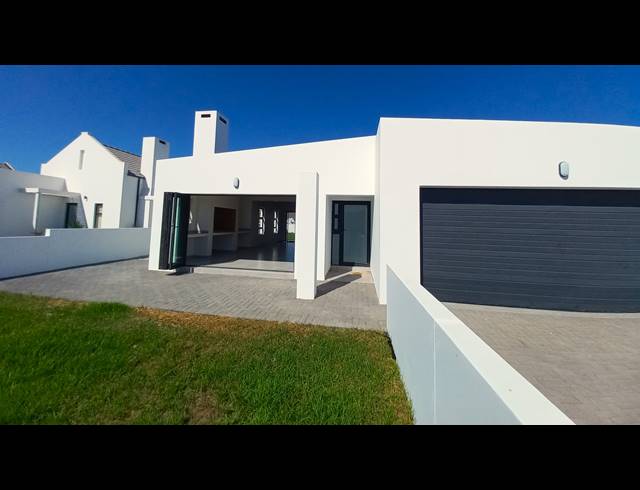 3 BEDROOM HOUSE FOR SALE IN BRITANNIA BEACH ESTATE